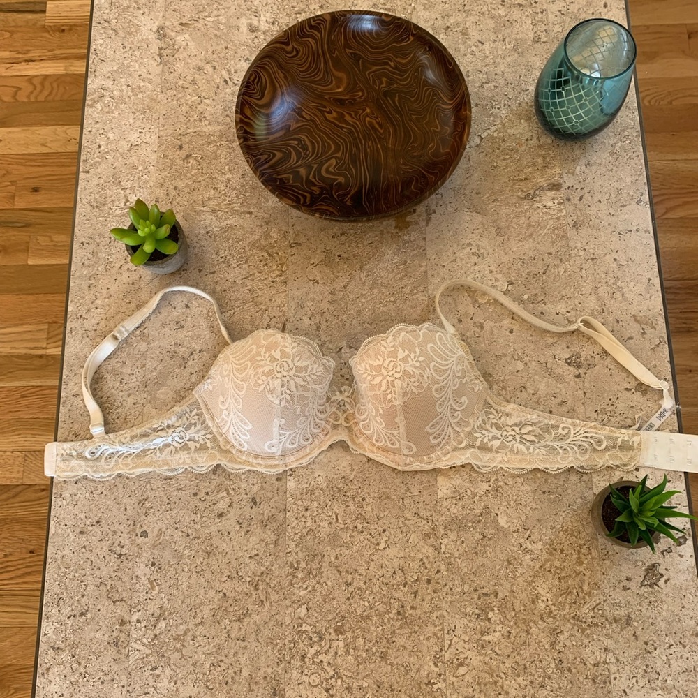 Le Mystere White Lacy Bra